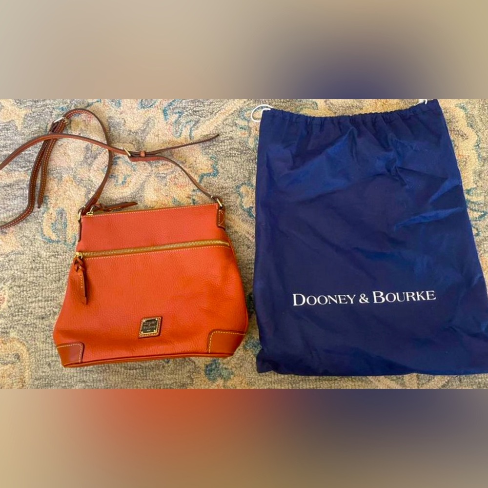 New DOONEY &  BURKE Pebble Leather Purse with Dust Bag